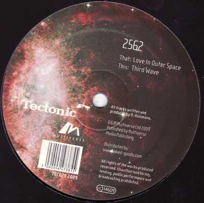 2562 - Love In Outer Space/ Third Wave